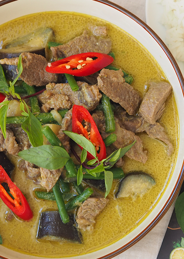 Beef Thai Green Curry with Aubergines and Green Beans