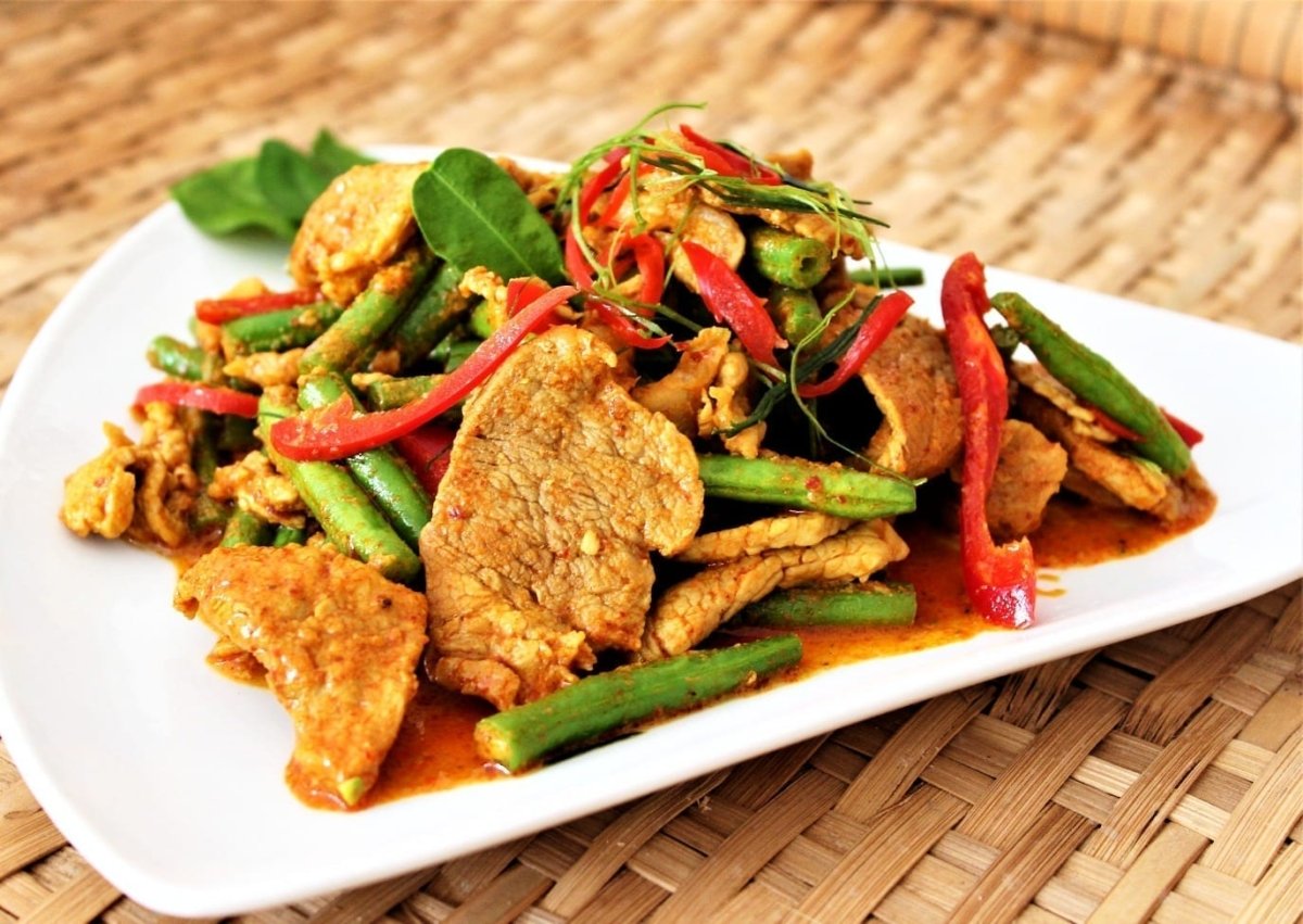 Phad Phed Moo - Spicy Pork Stir Fry - Mae Jum Store