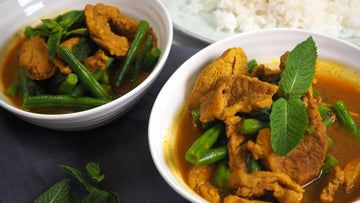 Pork Thai Jungle Curry with Green Beans - Mae Jum Store